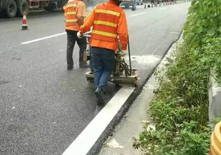 小知識：道路標線漆有底漆和固化劑嗎？